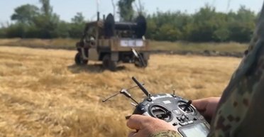 Укладчик оптоволокна: в ВС РФ переделали вездеход Desertcross в наземного робота (видео)
