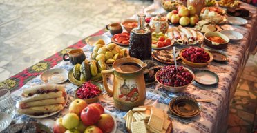 Традиция, которой почти 2 млн лет: почему люди любят есть вместе