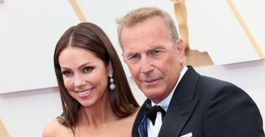 Бывшая жена Кевина Костнера отдыхает на Гавайях с его близким другом (фото)