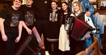 Провел экскурсию и накормил украинскими блюдами: Усик привез Джошуа в Киев