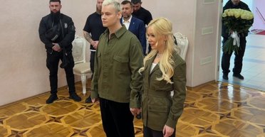 Патриотизм по-российски: Мизулина и Шаман поженились в милитари-образах от Ива Сен-Лорана