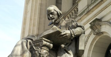 Ніхто не знає, навіщо це зробили: хтось викрав череп Вільяма Шекспіра