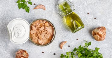 Жінка вирішила схуднути за допомогою рибних консервів і розповіла, що з цього вийшло