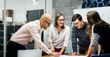 Создать кадровый резерв. Как компании привлекают специалистов и мотивируют персонал к развитию