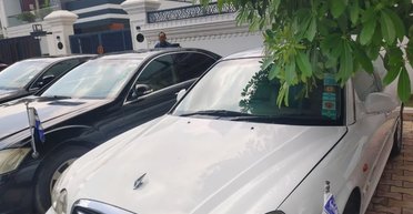 "Ягуар" и роскошная резиденция: индиец 9 лет выдавал себя за посла несуществующих государств (фото)