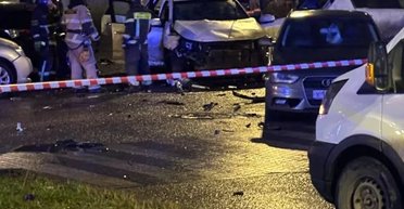 "Не може встати": у Москві знову підірвали авто поруч з відділком поліції, є постраждалі (відео)