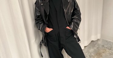 Ирина Шейк отправилась на прогулку с загадочным мужчиной (фото)