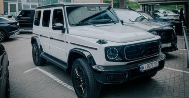 Разворачивается на месте: в Киеве засветился электрический "Гелендваген" за 8 миллионов (фото)