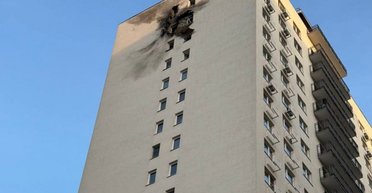 Горит нефтебаза, атакован аэродром: что известно о массированном налете дронов на РФ