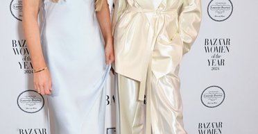 Стильные, как всегда: Виктория Бекхэм с дочерью Харпер посетили престижную премию (фото)