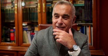 Кандидат в президенты Румынии назвал Украину "вымышленной страной" и намекнул на ее раздел (видео)