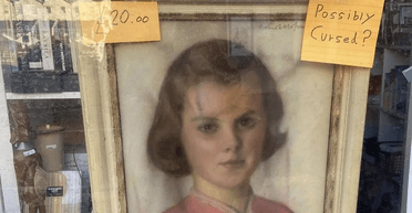 Почався хаос: "проклятий" портрет наводить страх на туристичну пам'ятку