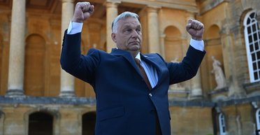 Между Трампом и Путиным. Какую роль примеряет венгерский премьер Виктор Орбан и принесет ли это мир