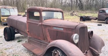 Американское качество: грузовик Dodge завелся после 70 лет простоя на улице (видео)