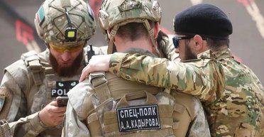 На фоне боев в Курской области: полк "Ахмат" ищет штатного барбера