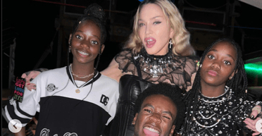 Мадонна зібрала всіх шістьох дітей на свята (фото)