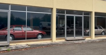 В Германии обнаружен заброшенный автосалон с нетронутыми Ford 80-х годов (видео)