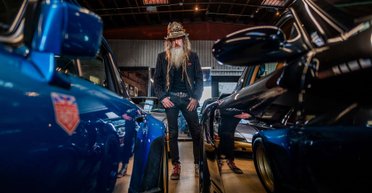 Раритети на $2 мільйони: на аукціоні розпродали ретроавто відомого модельєра (фото)