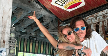 Дівчина Джонні Деппа спровокувала чутки про одруження (фото)