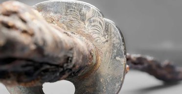 Скарб із підвалу часів Другої світової: знайдено багатий самурайський меч періоду Едо (фото)