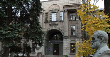 Заставляла студентку говорить на русском: в Днепре наказали преподавательницу медицинского вуза (видео)