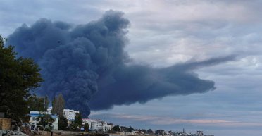 Удар по Феодосии: какая ракета подожгла нефтебазу в Крыму и почему молчит РФ (фото)
