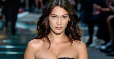 Белла Хадід розповіла про створення власної лінії ароматів і нове життя в Техасі (фото)