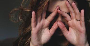 "Краще б там була коханка": жінка прийшла раніше з роботи й застала чоловіка на гарячому