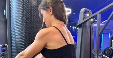 Жінку вигнали зі спортзалу за "незручне" вбрання: вона заявляє, що не була голою (фото)