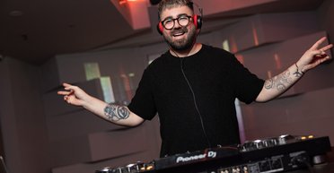 Українські знаменитості зібралися на зірковому коктейлі в Києві (фоторепортаж)