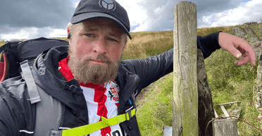 260 км через гори: чоловік "репетирує" кінець світу щодня (відео)