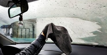 Секреты водителей: бюджетные методы борьбы с конденсатом в салоне авто (видео)