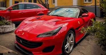 Самый дешевый Ferrari: в Киеве заметили раритетный итальянский суперкар (фото)