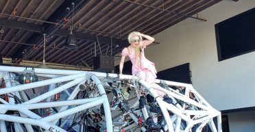 "Вибачте мені": Граймс зганьбилася на фестивалі Coachella (відео)