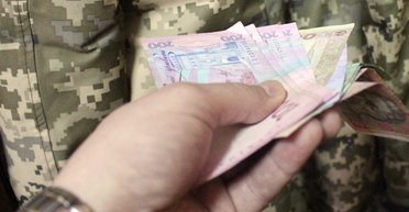 Які виплати отримують військові після звільнення зі служби в Україні