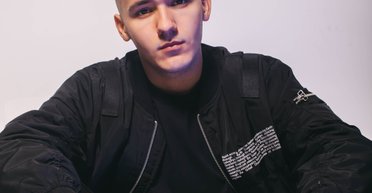 "Этот момент был очень напряженный": YAKTAK рассказал о курьезе, который произошел на его концерте