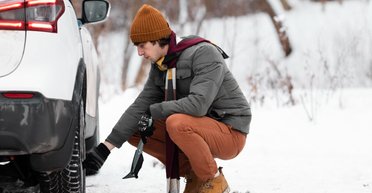 В Украине хотят штрафовать водителей за летнюю резину зимой: о каких суммах идет речь