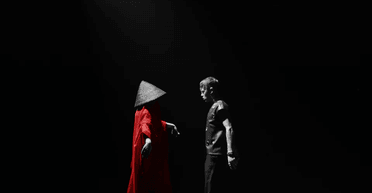 В красном кимоно и с закрытым лицом:  Klavdia Petrivna спела в новом клипе Пивоварова (видео)