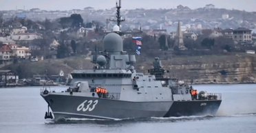 РФ вывела ракетный катер "Циклон" из Севастопольской бухты: что изменилось (спутниковые снимки)