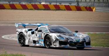 Новейший флагманский суперкар Ferrari рассекретили задолго до премьеры (фото)