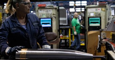 "Бальзам от упадка": СМИ выяснили, как боеприпасы для ВСУ спасают экономику США