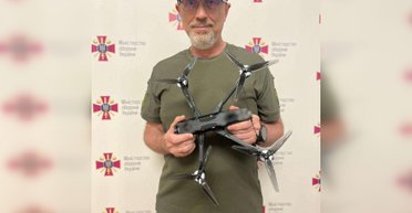 "Враг почуствует на поле боя": Резников показал юбилейный FPV-дрон, принятый на вооружение