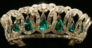 Три королевские тиары, которые запрещено носить Кейт Миддлтон и Меган Маркл (фото)