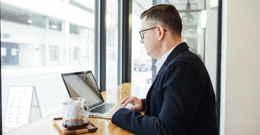 Робота в Україні: начальству підвищують зарплату частіше, ніж простим співробітникам