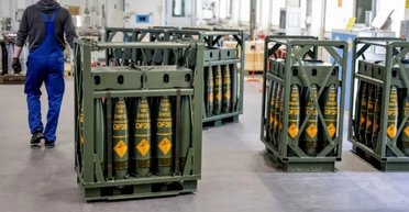Rheinmetall намерена удвоить производство 155-мм снарядов в Украине: что этому мешает