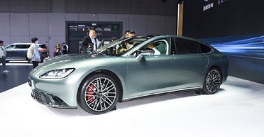 Китайці показали стильні електромобілі із запасом ходу понад 1000 км (фото)