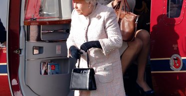 Антитеза знаменитості: колишня помічниця Єлизавети II розповіла про її непублічну сторону