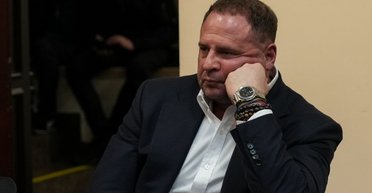 Читал книгу об истории победы Трампа: Ермак рассказал, как он провел 4 дня в СИЗО
