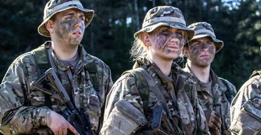 Дания ввела обязательную мобилизацию женщин путем лотереи: детали (фото)