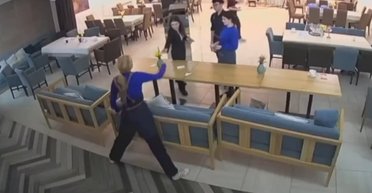 Праздновали день рождения: опубликовано видео момента удара ВС РФ по ресторану в Кривом Роге